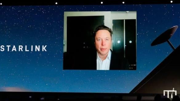 Tỷ phú Elon Musk tuyên bố dùng hệ thống vệ tinh Starlink để hỗ trợ kết nối internet cho người Ukraine (Ảnh: manyushijia).