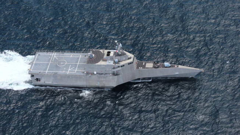 Ngày 25/1,Hải quân Mỹ đã cho tàu chiến đấu biển gần USS Montgomery vào gần các đảo nhân tạo Trung Quốc bồi đắp trái phép ở quần đảo Trường Sa thuộc chủ quyền Việt Nam (Ảnh: The Japan Times).