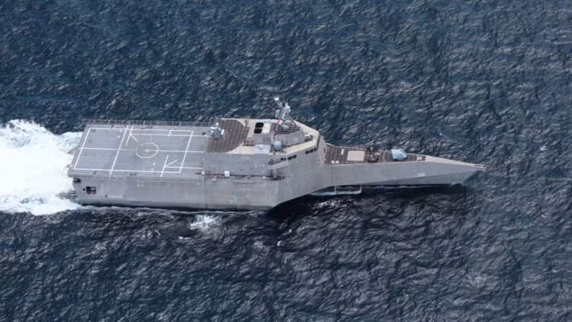 Ngày 25/1,Hải quân Mỹ đã cho tàu chiến đấu biển gần USS Montgomery vào gần các đảo nhân tạo Trung Quốc bồi đắp trái phép ở quần đảo Trường Sa thuộc chủ quyền Việt Nam (Ảnh: The Japan Times).