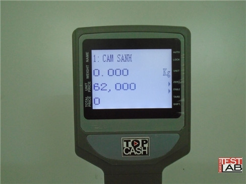 Màn hình TFT-LCD kích thước 4 inch khá sáng.