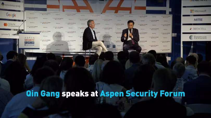 Đại sứ Trung Quốc tại Mỹ Tần Cương (phải) tham gia diễn đàn (Ảnh: chinareporter).