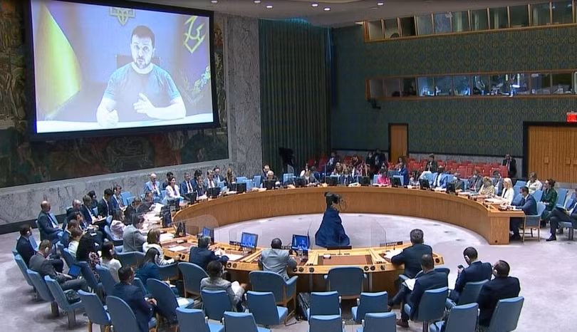 Ngày 28/6, ông Zelensky phát biểu qua truyền hình tại cuộc họp Hội đồng Bảo an, đề nghị trục xuất Nga khỏi Liên Hợp Quốc (Ảnh: AP).