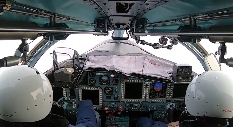 Su-34 có hai chỗ ngồi, phía Ukraine yêu cầu phi công Nga sát hại người bạn đồng hành trước khi đào tẩu cùng máy bay (Ảnh: Guancha).