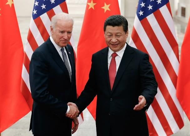 Hai ông Joe Biden và Tập Cận Bình gặp nhau năm 2013 (Ảnh: Dongfang).