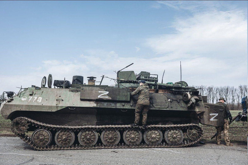 Trong xe chỉ huy phòng không 9S932-1 "Bernaut-T" của Nga bị Ukraine thu tìm thấy 8 loại chip của Mỹ (Ảnh: Chinatimes)