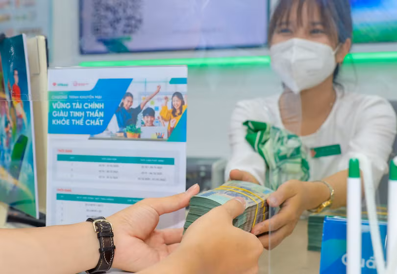 Đề xuất tiếp tục miễn thuế thu nhập cá nhân đối với lãi gửi tiết kiệm