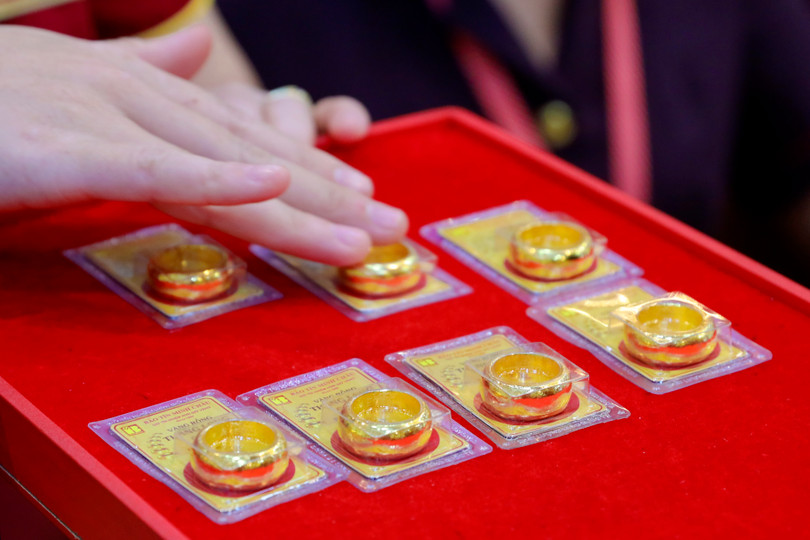 Vàng nhẫn lập kỷ lục mới, sắp ngang giá vàng SJC