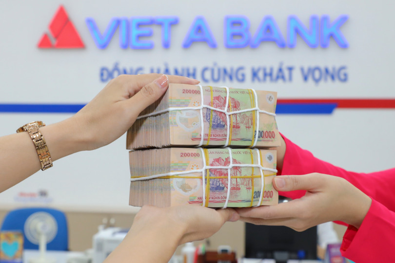 Em dâu tổng giám đốc Việt Phương Group bán ra 4,8 triệu cổ phiếu VietABank.