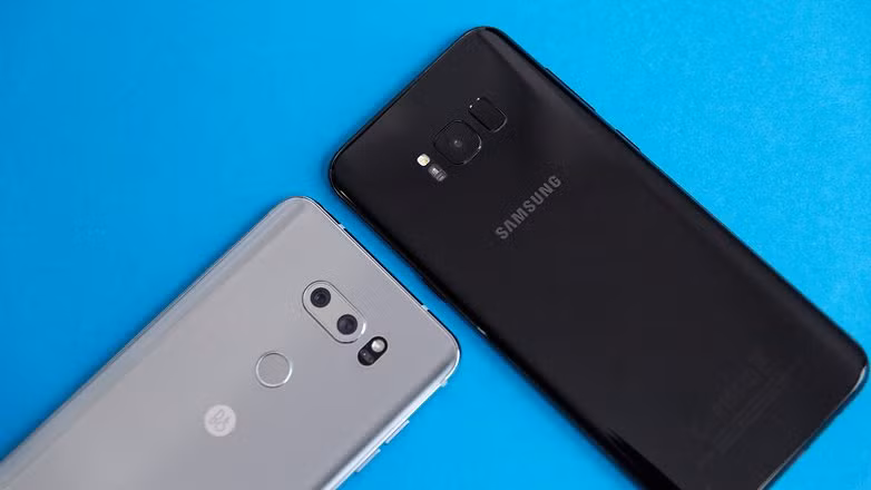 Cuộc chiến giữa LG V30 và Samsung Galaxy S8+. ảnh 1