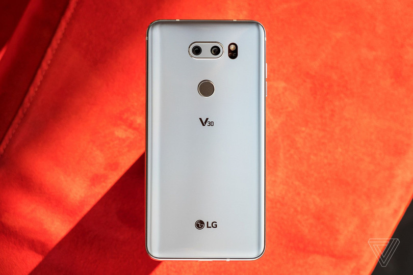LG V30 bản quốc tế lên kệ tại Mỹ ảnh 1
