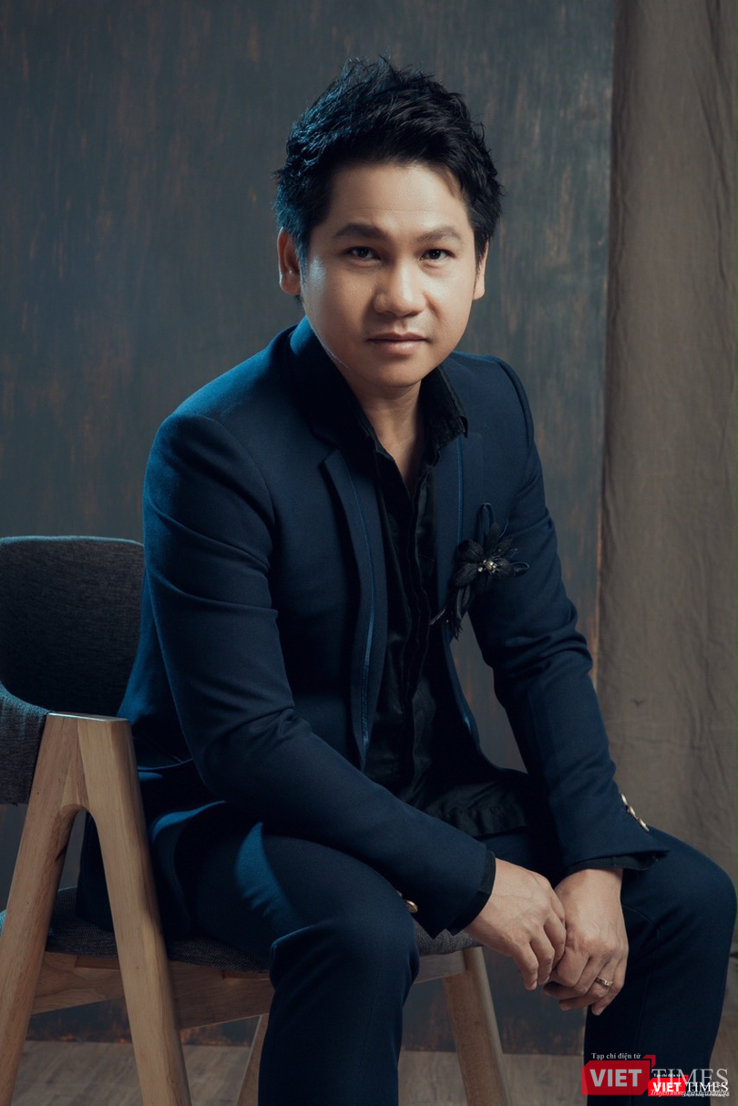 Ca sĩ Trọng Tấn trong một tiết dạy học thanh nhạc