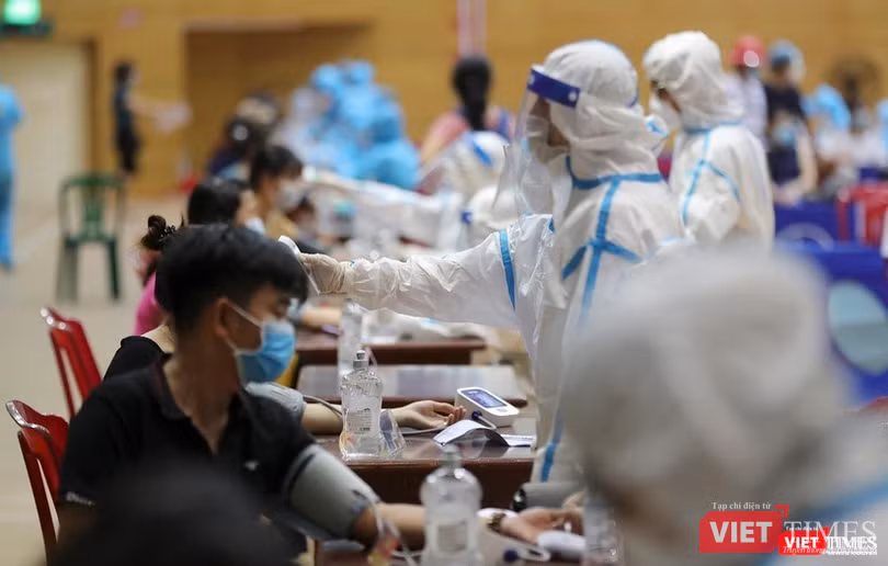 Tiêm vaccine là một biện pháp quan trọng để ngăn chặn dịch