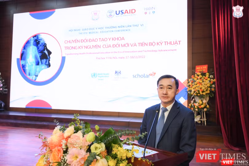 Thứ trưởng Bộ Y tế Trần Văn Thuấn phát biểu khai mạc hội nghị