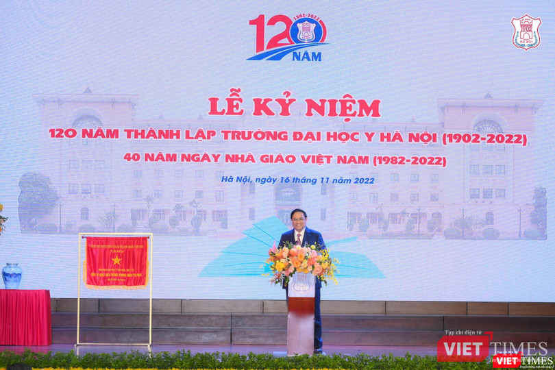 Thủ tướng Chính phủ Phạm Minh Chính biểu dương những thành tích nổi bật của Trường Đại học Y Hà Nội trong 120 năm qua Thủ tướng Chính phủ Phạm Minh Chính biểu dương những thành tích nổi bật của Trường Đại học Y Hà Nội trong 120 năm qua