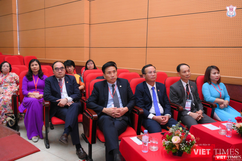 Các thế hệ thầy và trò Trường Đại học Y Hà Nội dự lễ kỷ niệm Các thế hệ thầy và trò Trường Đại học Y Hà Nội dự lễ kỷ niệm