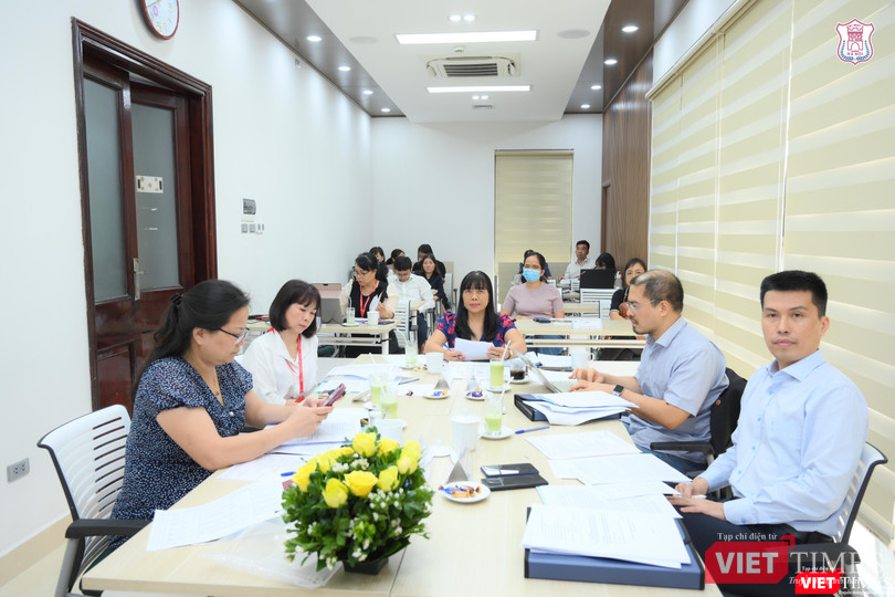 Hội đồng Giám khảo số 3 do GS.TS. Lê Thị Hương - Viện trưởng Viện Đào tạo Y học dự phòng và Y tế công cộng - làm Chủ tịch Hội đồng Giám khảo số 3 do GS.TS. Lê Thị Hương - Viện trưởng Viện Đào tạo Y học dự phòng và Y tế công cộng - làm Chủ tịch