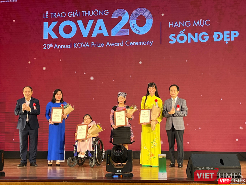 Trao giải ở hạng mục Sống đẹp cho 4 cá nhân tiêu biểu