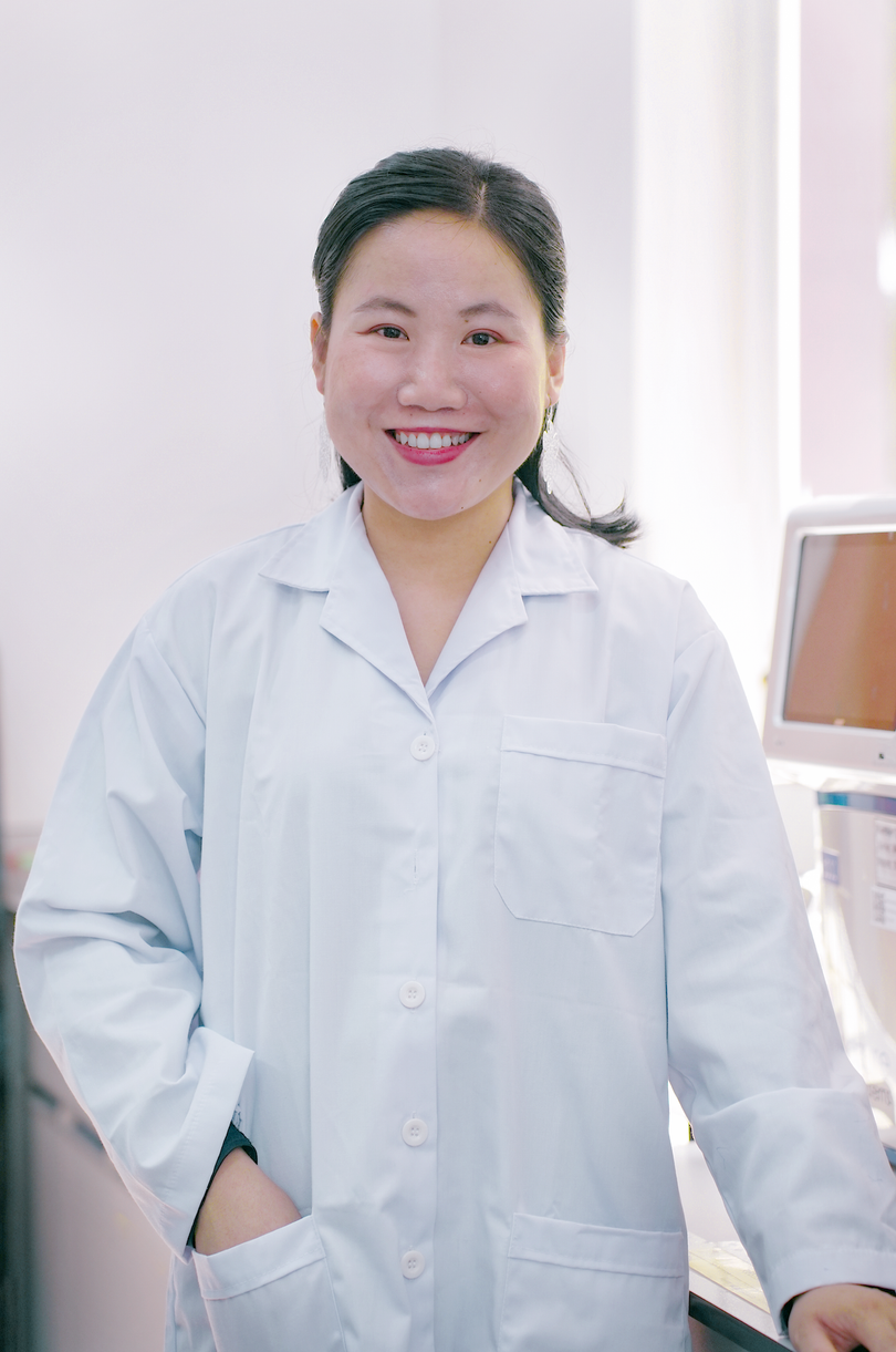 TS. Hà Thị Thanh Hương (sinh năm 1989) - Trưởng Bộ môn Kỹ thuật Mô và Y học Tái tạo, Khoa Kỹ thuật Y sinh, Đại học Quốc tế, Đại học Quốc gia TP. Hồ Chí Minh. TS. Hà Thị Thanh Hương (sinh năm 1989) - Trưởng Bộ môn Kỹ thuật Mô và Y học Tái tạo, Khoa Kỹ thuật Y sinh, Đại học Quốc tế, Đại học Quốc gia TP. Hồ Chí Minh.