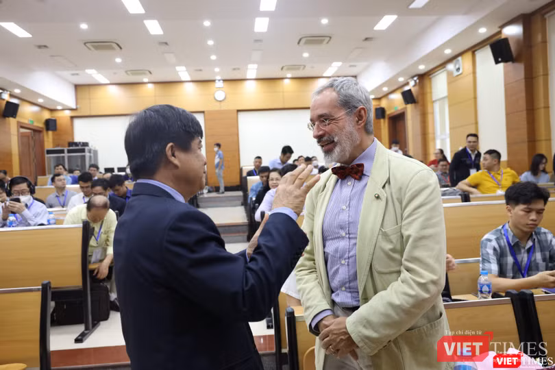 BV Đại học Y Hà Nội đã mời các chuyên gia nam học hàng đầu ở trong nước và quốc tế đến thuyết trình tại hội thảo quốc tế về nam học