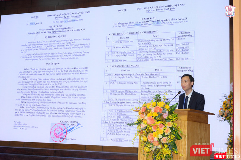 PGS.TS. Trần Huy Thịnh - Trưởng phòng Quản lý KH&amp;CN Trường Đại học Y Hà Nội - công bố quyết định của Bộ Y tế thành lập Hội đồng Giám khảo