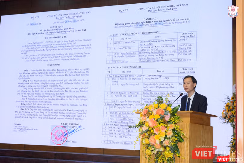 PGS.TS. Trần Huy Thịnh - Trưởng phòng Quản lý KH&amp;CN Trường Đại học Y Hà Nội - công bố quyết định của Bộ Y tế thành lập Hội đồng Giám khảo