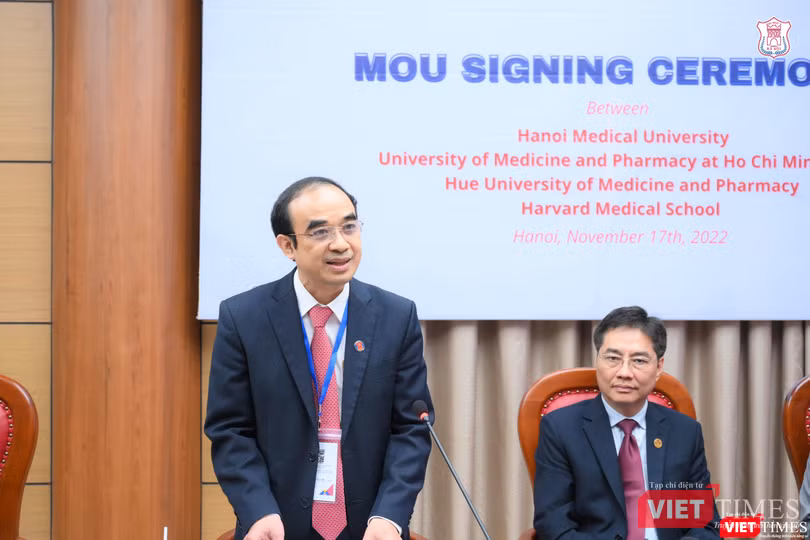 GS.TS. Nguyễn Hữu Tú - Hiệu trưởng Trường Đại học Y Hà Nội GS.TS. Nguyễn Hữu Tú - Hiệu trưởng Trường Đại học Y Hà Nội