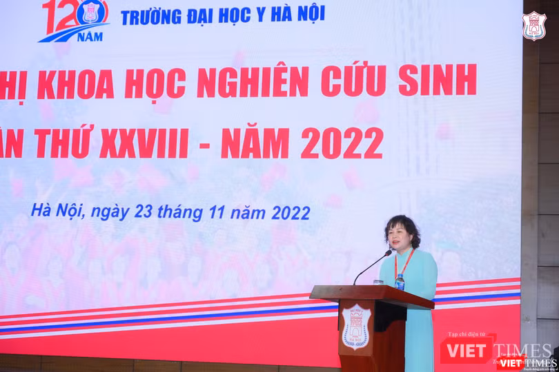 Thay mặt Hội đồng giám khảo, PGS. TS. Lê Thị Thanh Xuân đã động viên, khích lệ học viên luôn khám phá cái mới, cái bất ngờ trong nghiên cứu khoa học