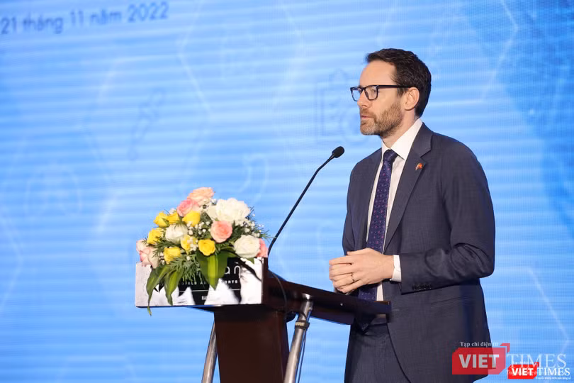 Ngài Iain Frew - Đại sứ Vương quốc Anh tại Việt Nam - khẳng định: Hợp tác trong y khoa đóng vai trò quan trọng trong hợp tác 2 nước Việt Nam - Vương quốc Anh