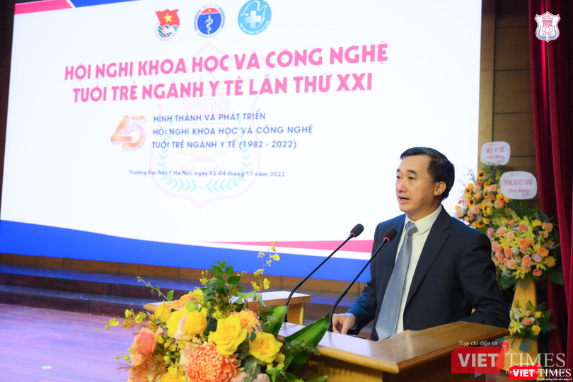 Thứ trưởng Bộ Y tế Trần Văn Thuấn tin tưởng sau hội nghị này, các bạn báo cáo viên trẻ sẽ thắp tiếp ngọn lửa đam mê nghiên cứu khoa học cho các thế hệ tiếp theo