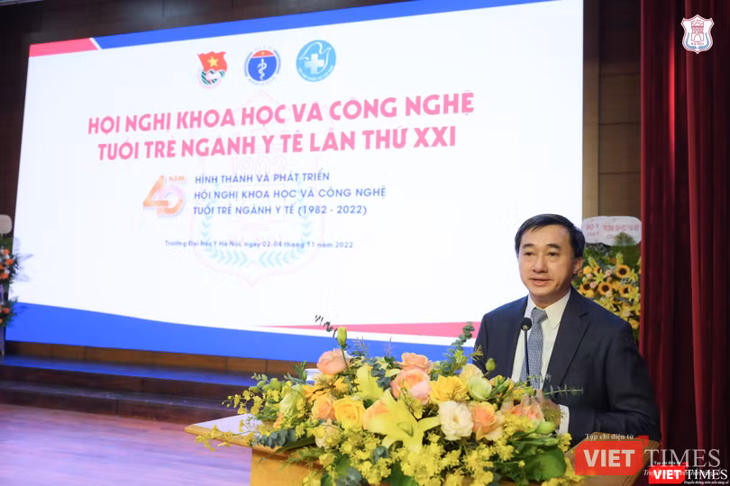 Thứ trưởng Bộ Y tế Trần Văn Thuấn