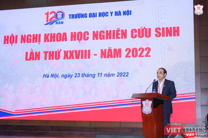 GS.TS. Nguyễn Hữu Tú - Hiệu trưởng Trường Đại học Y Hà Nội - khai mạc Hội nghị Khoa học nghiên cứu sinh