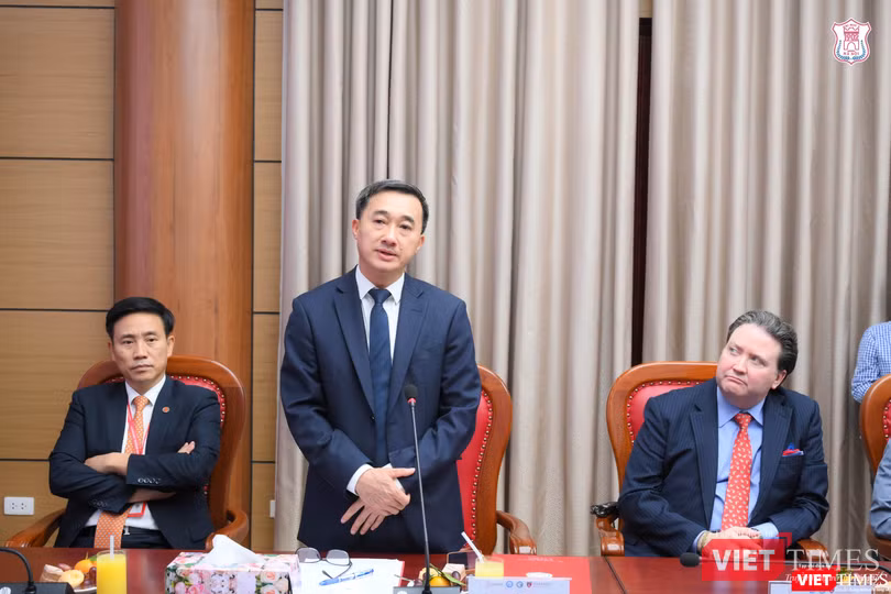 Thứ trưởng Bộ Y tế Trần Văn Thuấn phát biểu Thứ trưởng Bộ Y tế Trần Văn Thuấn phát biểu