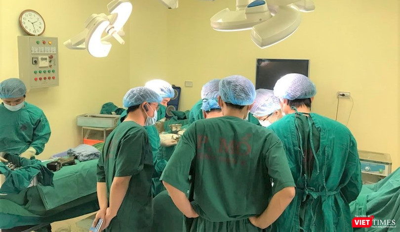Ca phẫu thuật cắt khối u xương chầy mà vẫn bảo tồn được chân của bệnh nhân lần đầu tiên ở Việt Nam do PGS.TS. Trần Trung Dũng thực hiện