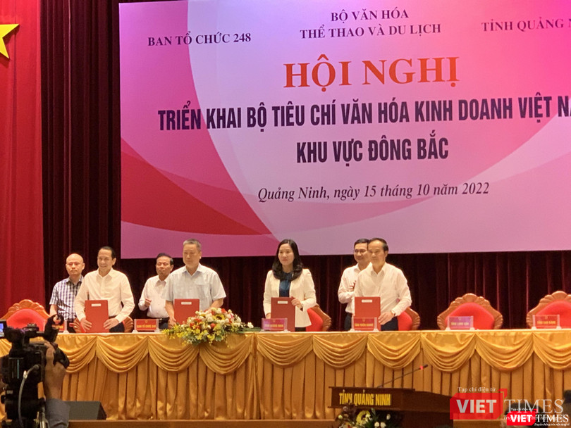 Lễ ký kết Chương trình phối hợp triển khai Bộ tiêu chí văn hóa kinh doanh