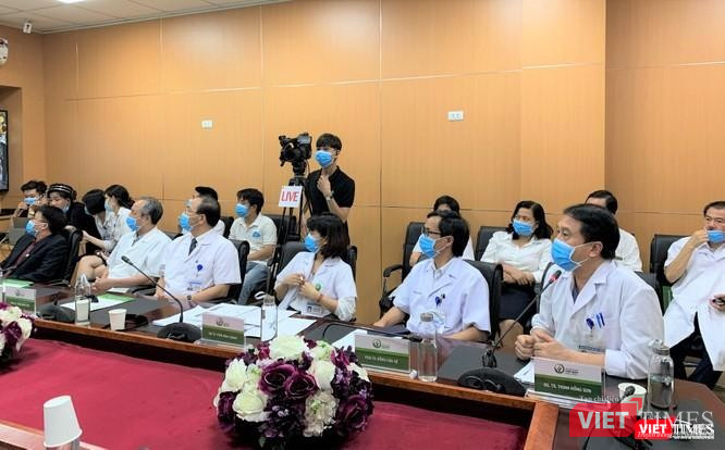 Các chuyên gia của BV Việt Đức khám bệnh từ xa cho các bệnh nhân nặng ở các tỉnh trong giai đoạn đại dịch Covid-19 Các chuyên gia của BV Việt Đức khám bệnh từ xa cho các bệnh nhân nặng ở các tỉnh trong giai đoạn đại dịch Covid-19