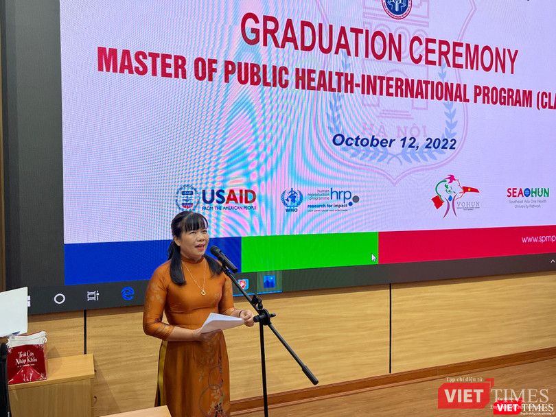 GS.TS. Lê Thị Hương - Viện trưởng Viện Đào tạo Y học dự phòng và Y tế công cộng - mong muốn các tân thạc sĩ sẽ đem kiến thức đã có phục vụ tốt cho công việc GS.TS. Lê Thị Hương - Viện trưởng Viện Đào tạo Y học dự phòng và Y tế công cộng - mong muốn các tân thạc sĩ sẽ đem kiến thức đã có phục vụ tốt cho công việc