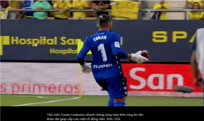 Khi có một ca cấp cứu trên khán đài ở trận đấu sáng 11/9/2022, thủ môn Jeremias Ledesma của CLB Cadiz đã cầm một máy khử rung tim chạy đến hỗ trợ cấp cứu nhanh nhất có thể.