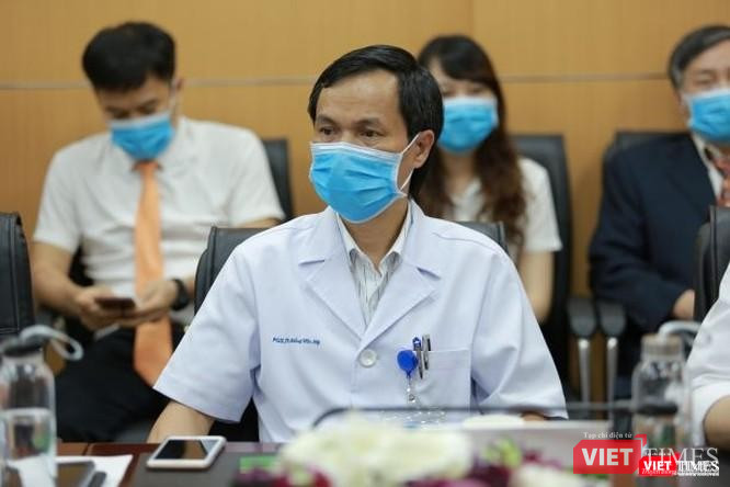 PGS.TS. Đồng Văn Hệ - Phó Giám đốc BV Việt Đức - tư vấn từ xa cho một số ca bệnh nguy hiểm PGS.TS. Đồng Văn Hệ - Phó Giám đốc BV Việt Đức - tư vấn từ xa cho một số ca bệnh nguy hiểm