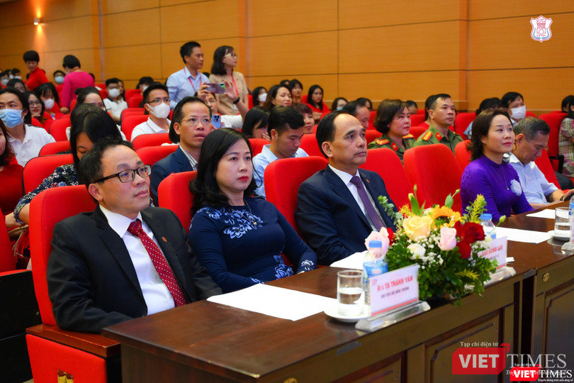 Q. Bộ trưởng Bộ Y tế Đào Hồng Lan đến dự và phát biểu tại lễ khai giảng năm học mới của Trường Đại học Y Hà Nội