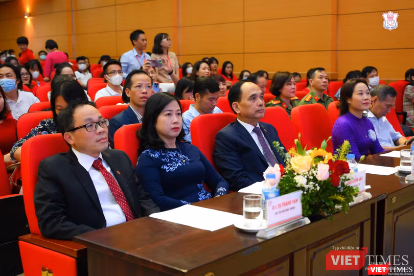 Q. Bộ trưởng Bộ Y tế Đào Hồng Lan đến dự và phát biểu tại lễ khai giảng năm học mới của Trường Đại học Y Hà Nội