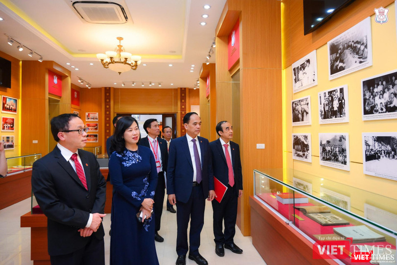 Bộ trưởng Bộ Y tế Đào Hồng Lan thăm phòng truyền thống của Trường Đại học Y Hà Nội, ngày 17/10/2022 Bộ trưởng Bộ Y tế Đào Hồng Lan thăm phòng truyền thống của Trường Đại học Y Hà Nội, ngày 17/10/2022