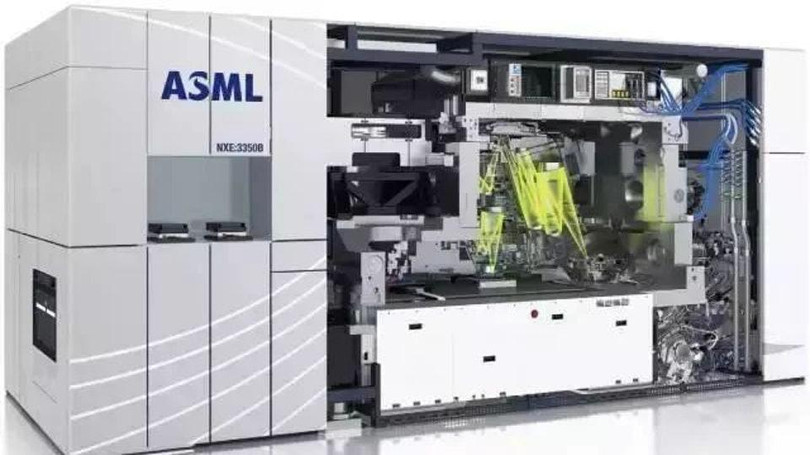 Máy khắc quang EUV của ASML công cụ quan trọng để sản xuất chip (Ảnh: HK01). Máy khắc quang EUV của ASML công cụ quan trọng để sản xuất chip (Ảnh: HK01).