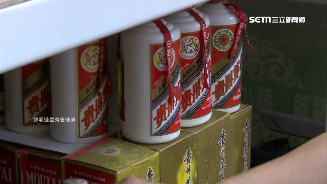 Hãng sản xuất rượu Mao Đài đã trở thành Công ty giàu nhất Trung Quốc (Ảnh: Creaders). Hãng sản xuất rượu Mao Đài đã trở thành Công ty giàu nhất Trung Quốc (Ảnh: Creaders).