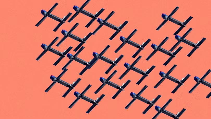 Các máy bay không người lái "bầy ong" được lập trình hoạt động theo đường bay riêng nhưng phối hợp với nhau (Ảnh: technologyreview).