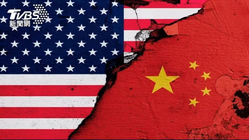 Các chuyên gia cho rằng chính sách hạn chế chip của Mỹ đang gây ra chiến tranh kinh tế giữa Mỹ và Trung Quốc (Ảnh: TVBS).