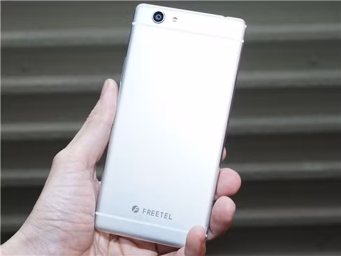 Freetel Rei có thiết kế nguyên khối bằng kim loại.