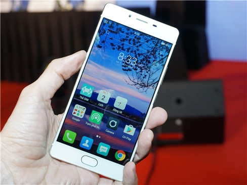 Freetel Rei được tích hợp bảo mật vân tay dưới nút Home.