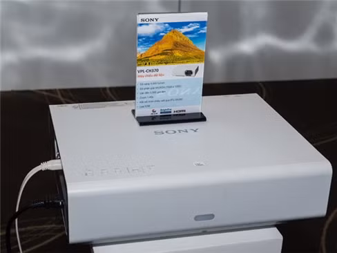 Bốn mẫu máy chiếu Sony mới về Việt Nam