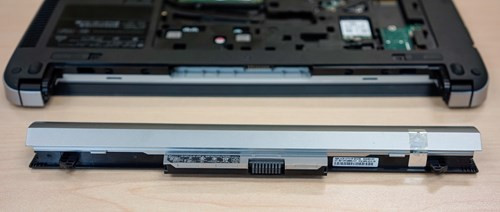 Pin ProBook dễ tháo rời để nâng cấp dung lượng lớn hoặc sử dụng 2 pin (1 chính, 1 dự phòng).