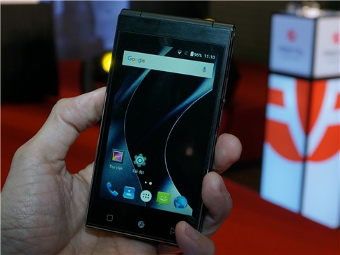 Màn hình cảm ứng bên ngoài cũng hỗ trợ độ phân giải WVGA.